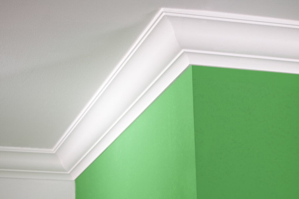 CB503N cornice in white | 92 x 82 x 2000 mm